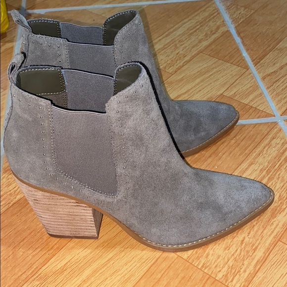 NIB Marc Fisher grayish boots size: 9M - Picture 3 of 10